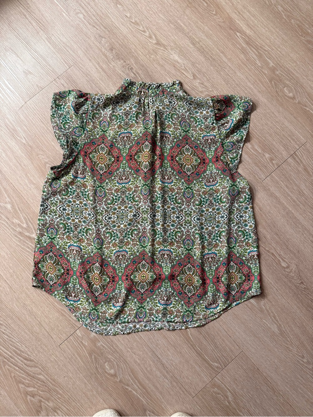 Patterned Blouse - Picture 2 of 4